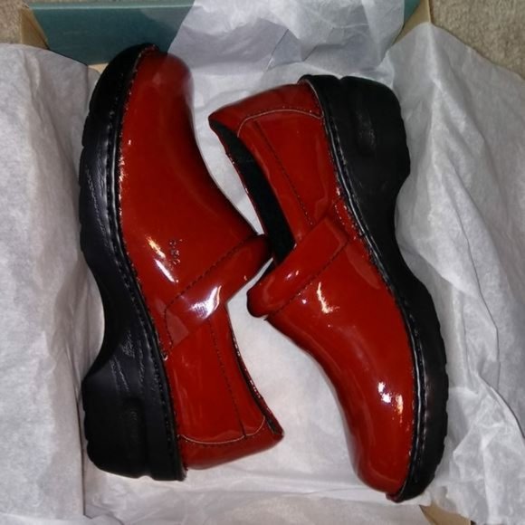 BOC SIZE 10 MED CLOGS - Picture 2 of 10